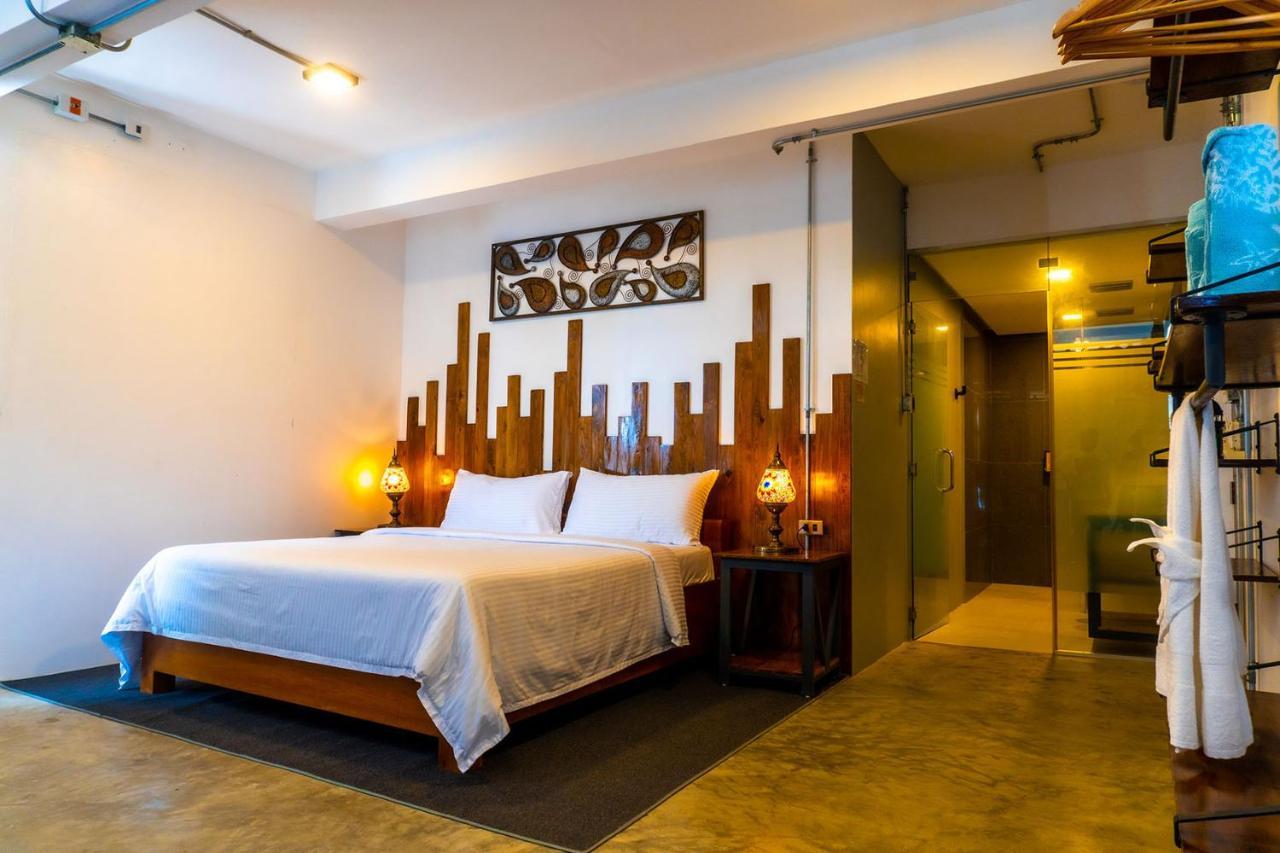 Av Suites Puerto Galera Bagian luar foto