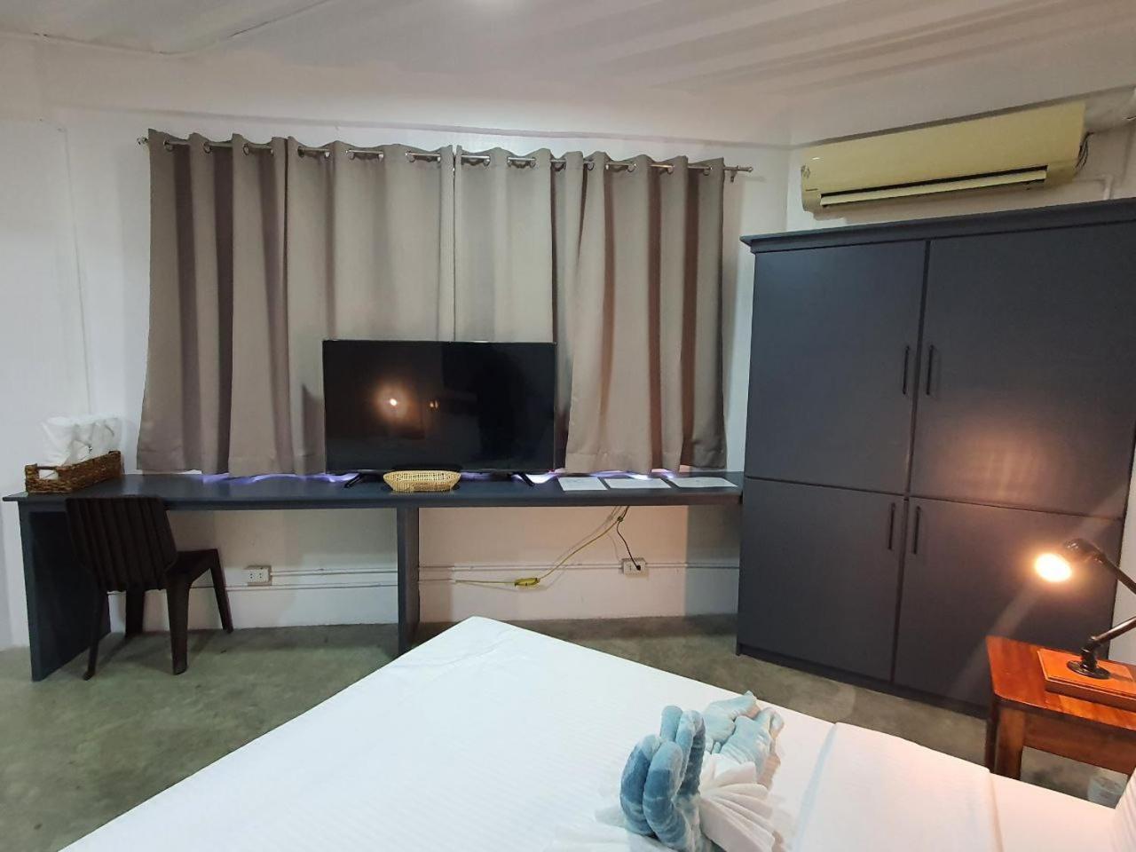 Av Suites Puerto Galera Bagian luar foto