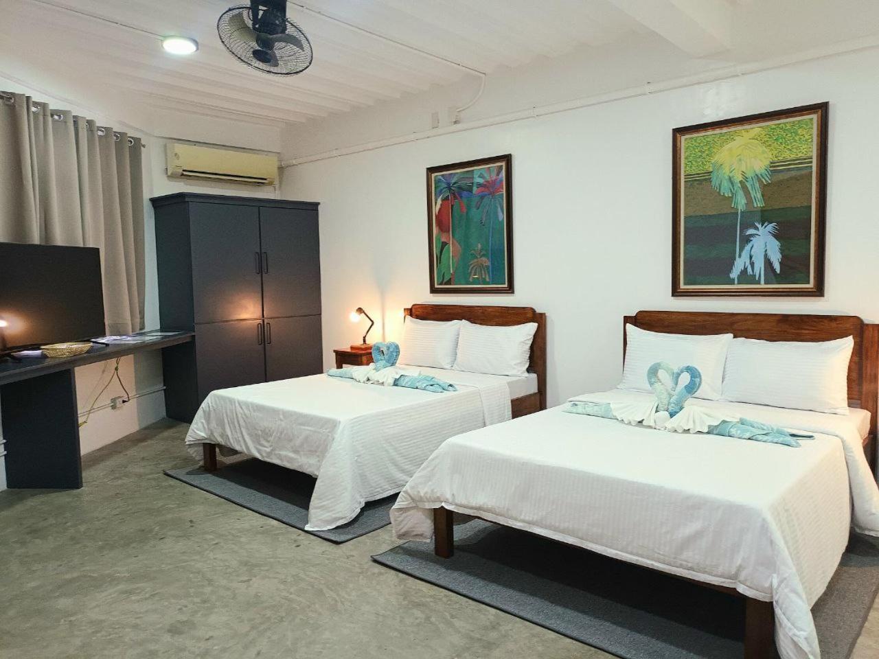 Av Suites Puerto Galera Bagian luar foto