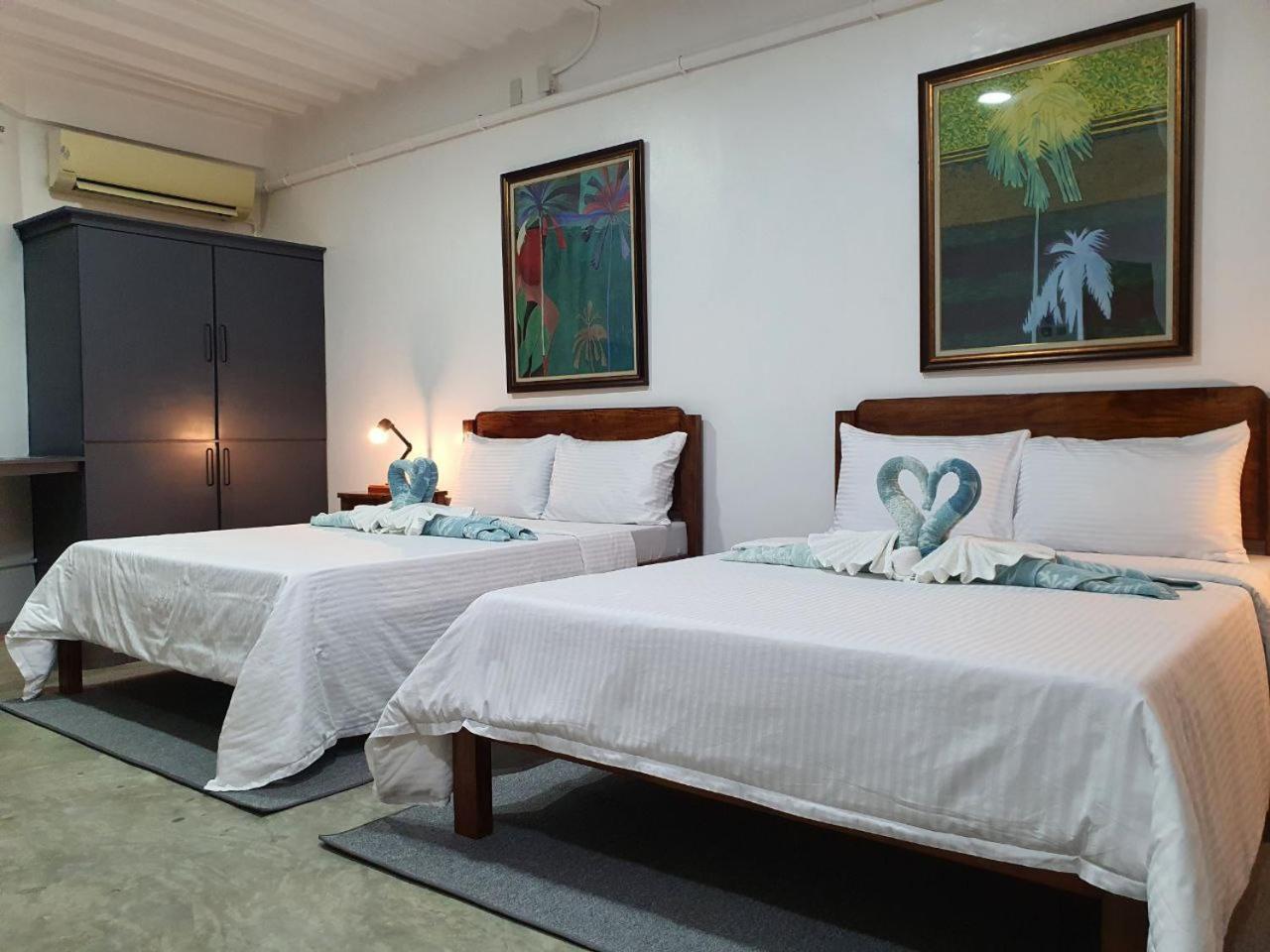 Av Suites Puerto Galera Bagian luar foto