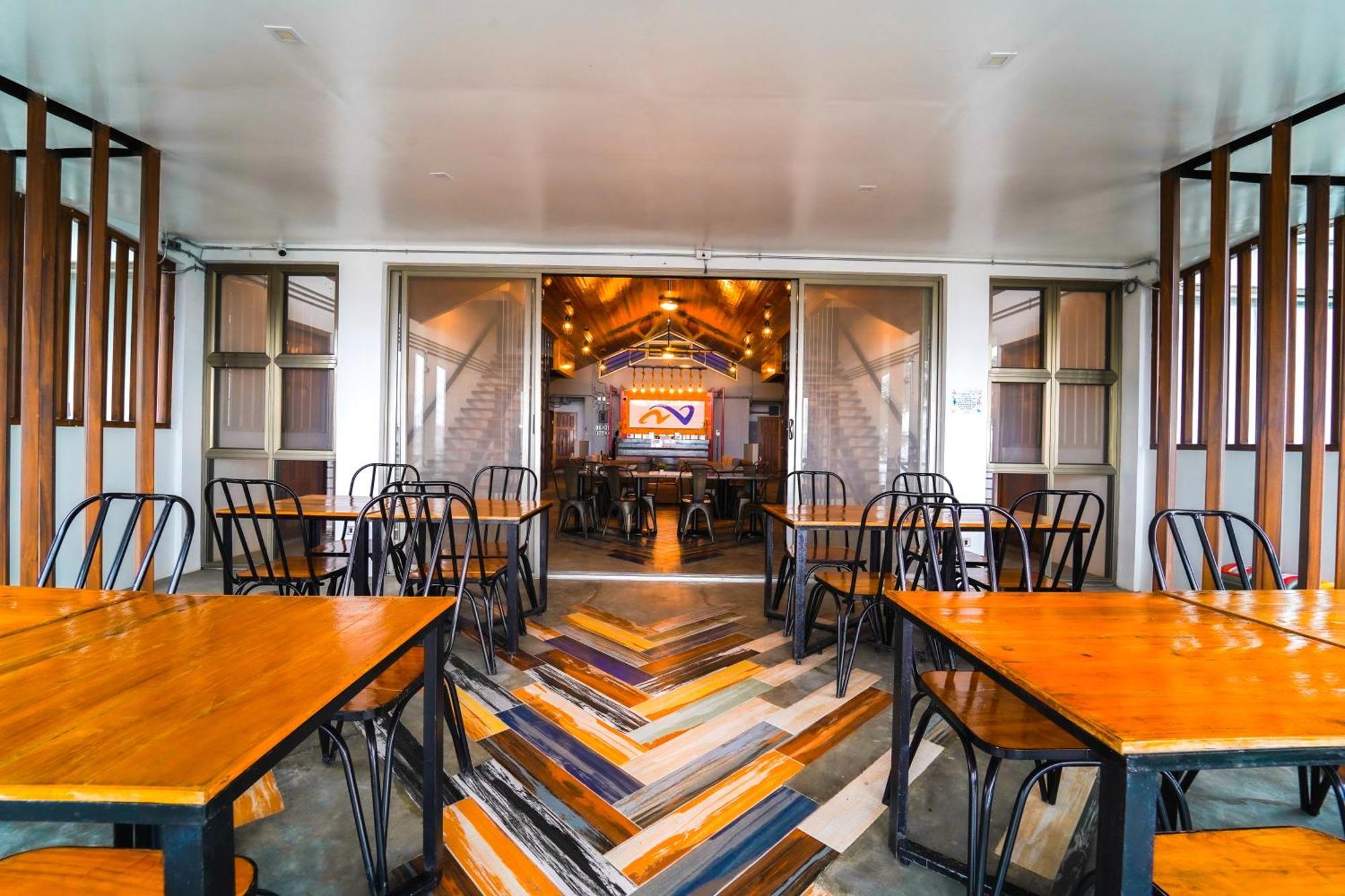 Av Suites Puerto Galera Bagian luar foto