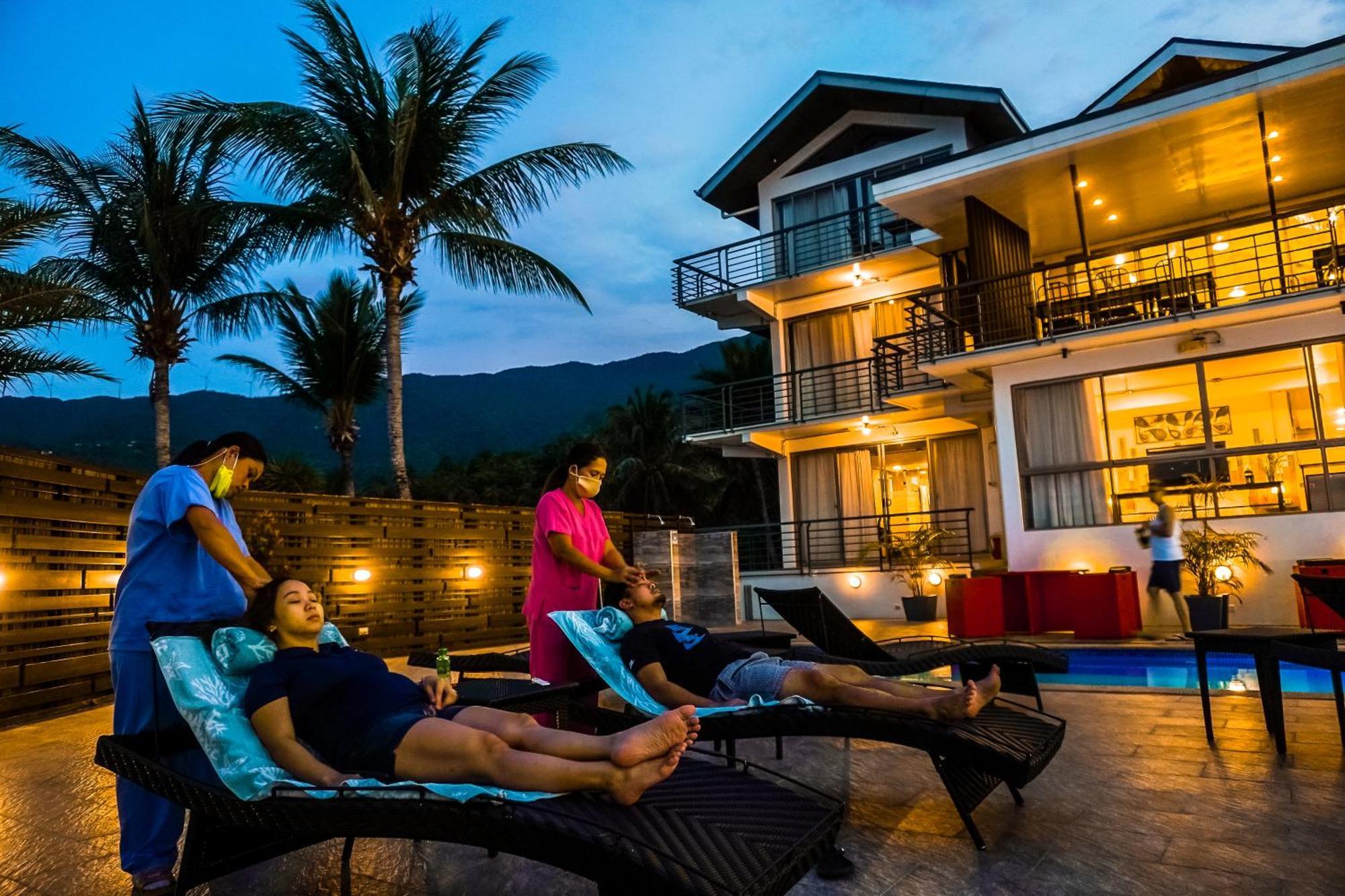 Av Suites Puerto Galera Bagian luar foto