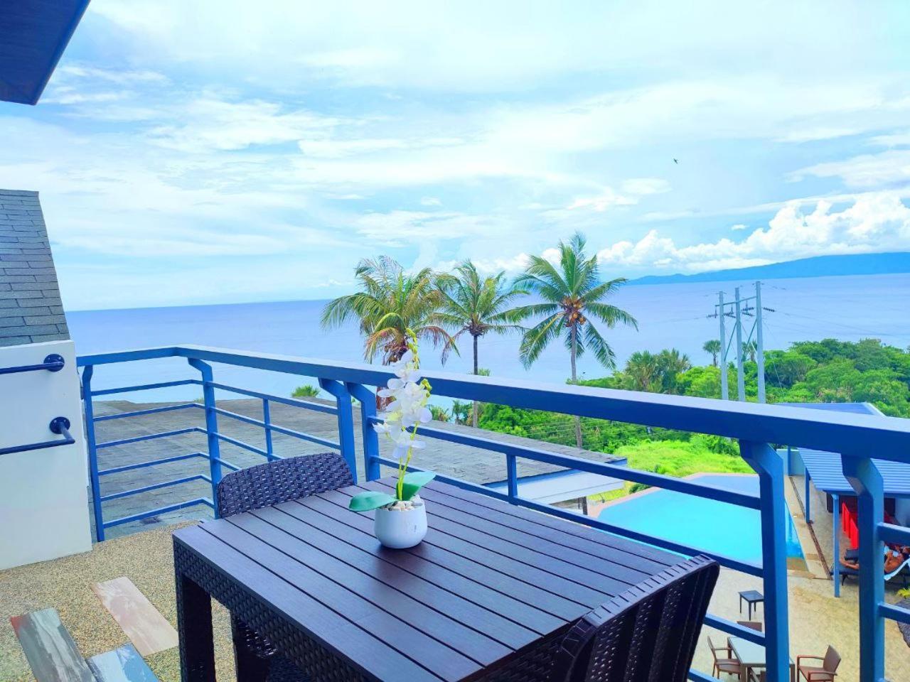 Av Suites Puerto Galera Bagian luar foto