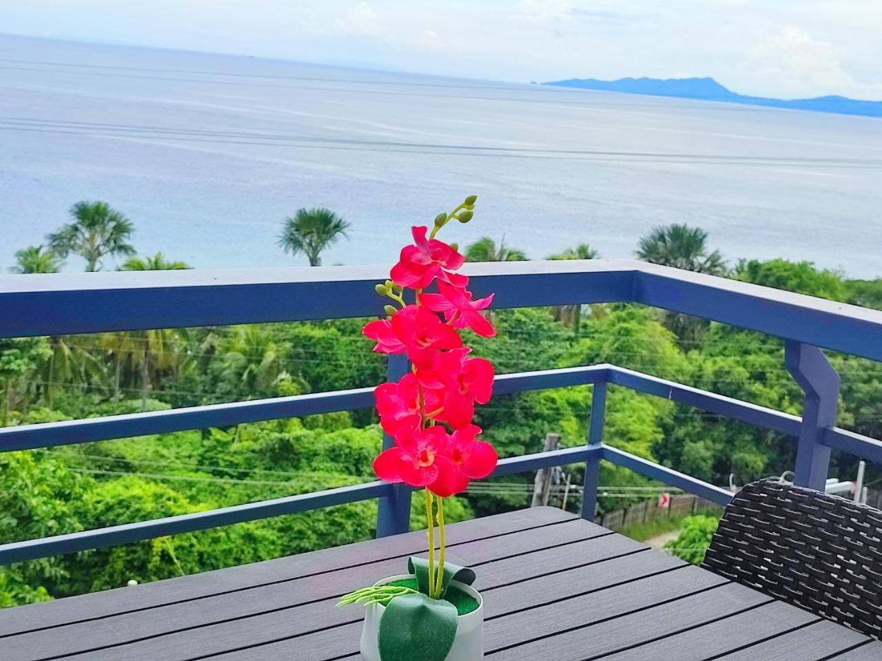 Av Suites Puerto Galera Bagian luar foto