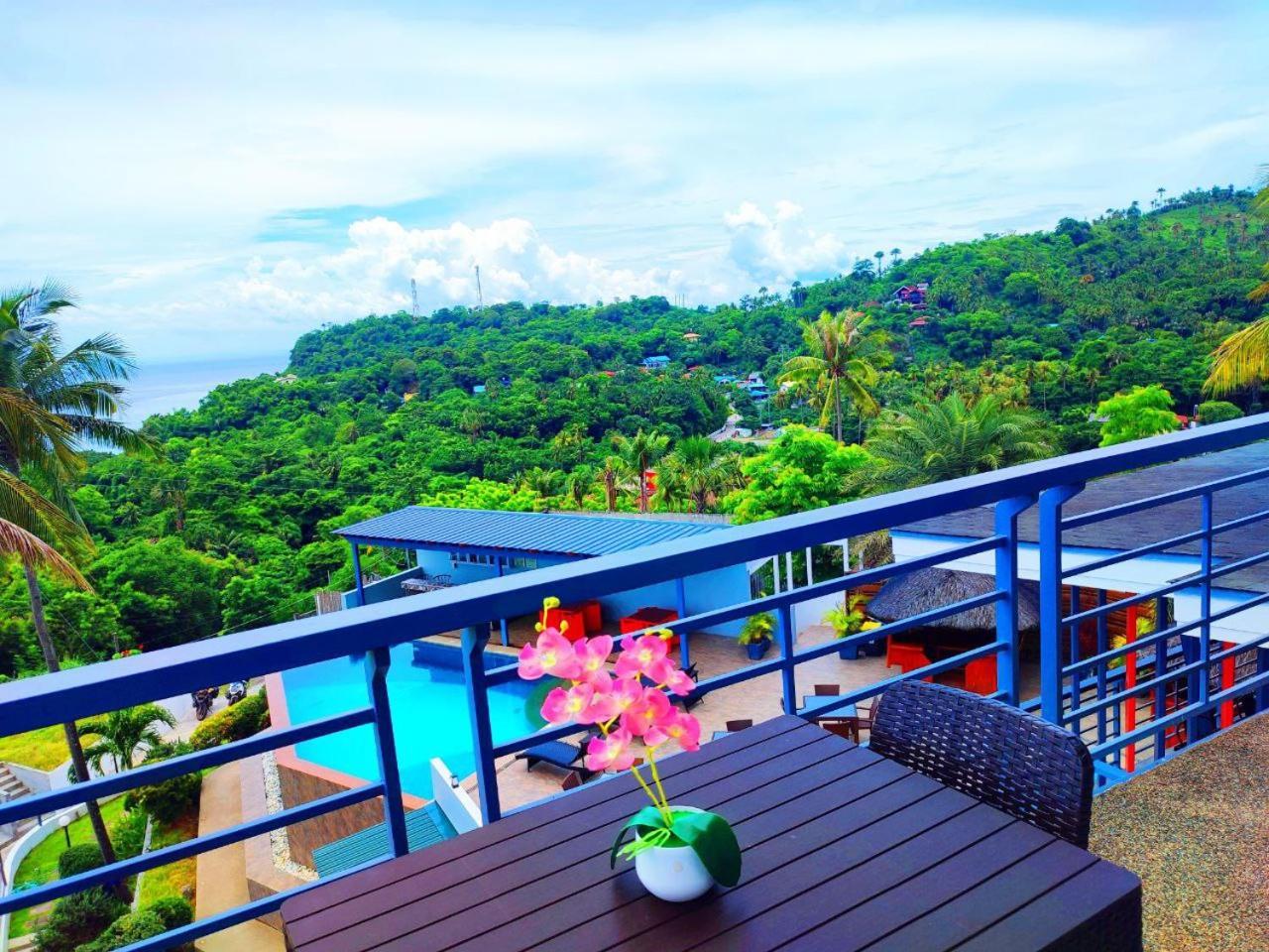 Av Suites Puerto Galera Bagian luar foto