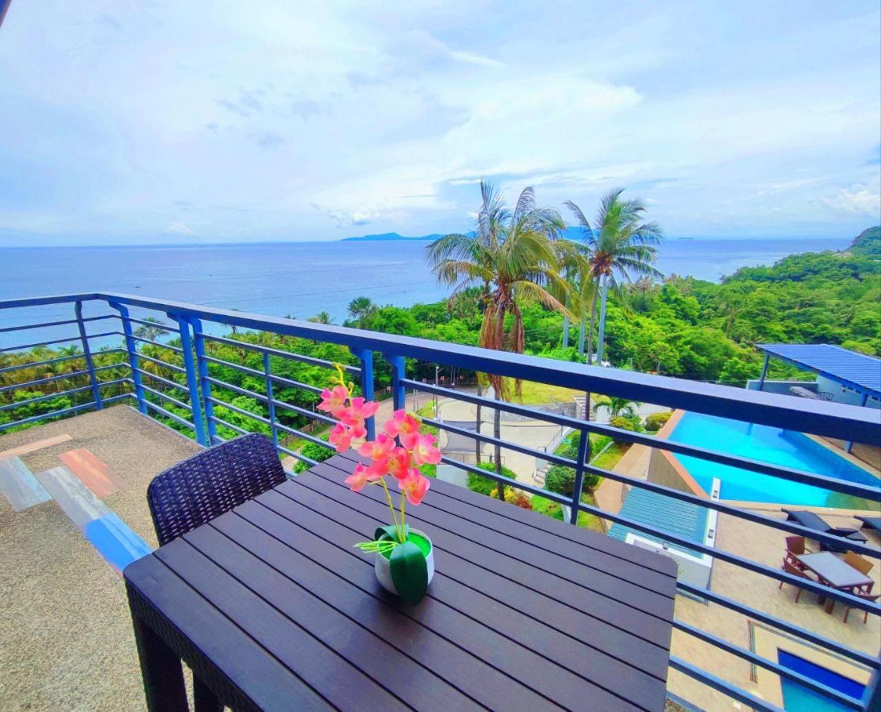 Av Suites Puerto Galera Bagian luar foto