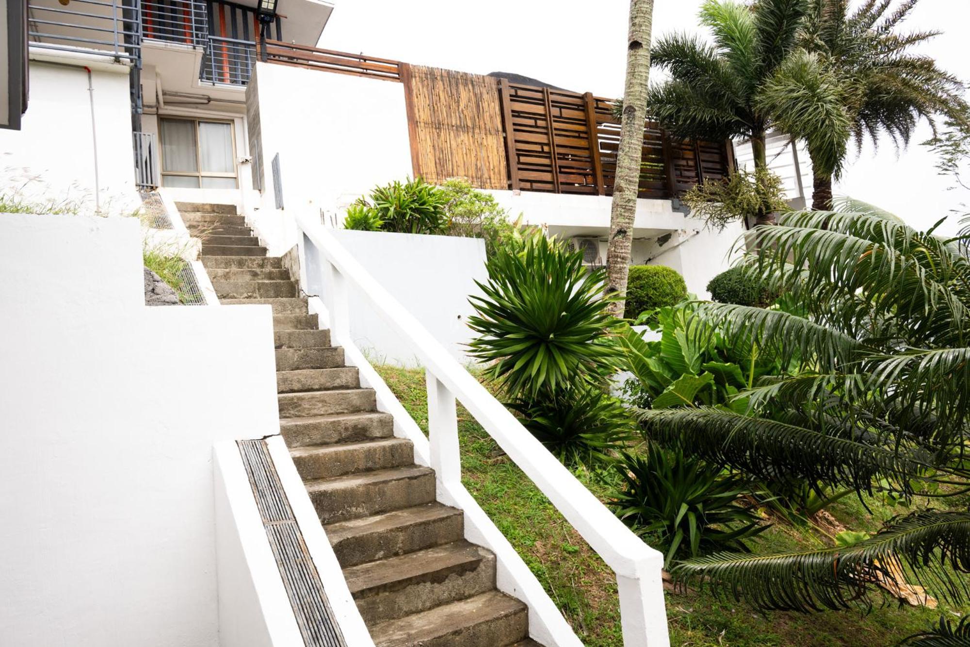 Av Suites Puerto Galera Bagian luar foto