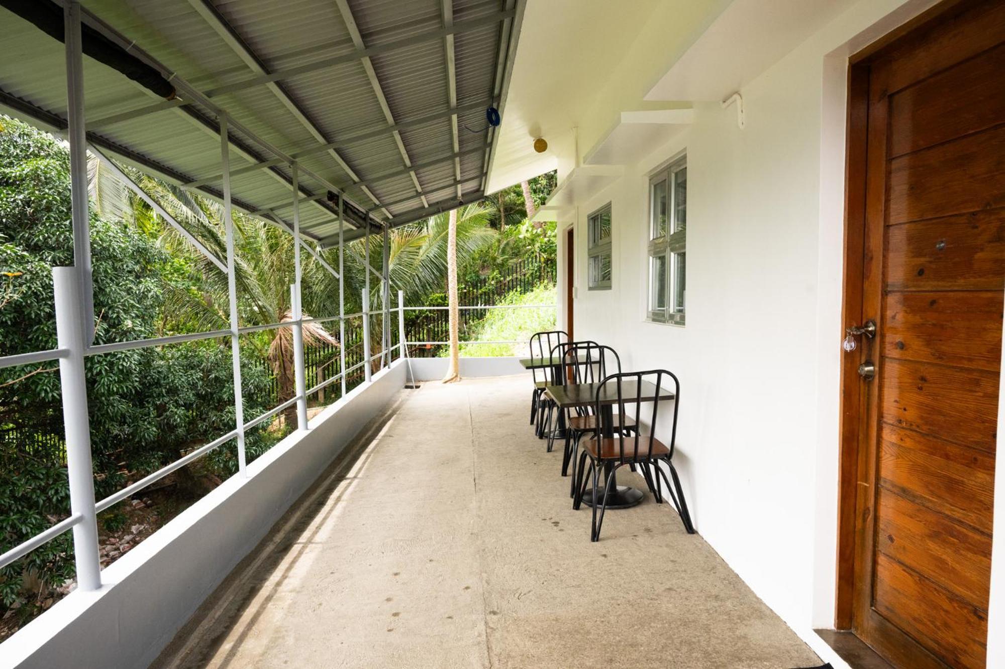 Av Suites Puerto Galera Bagian luar foto