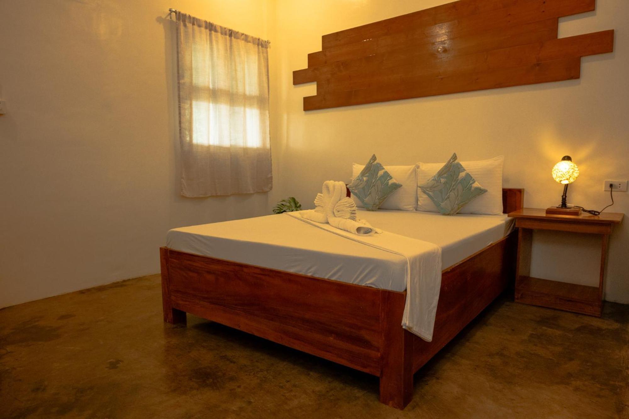 Av Suites Puerto Galera Bagian luar foto