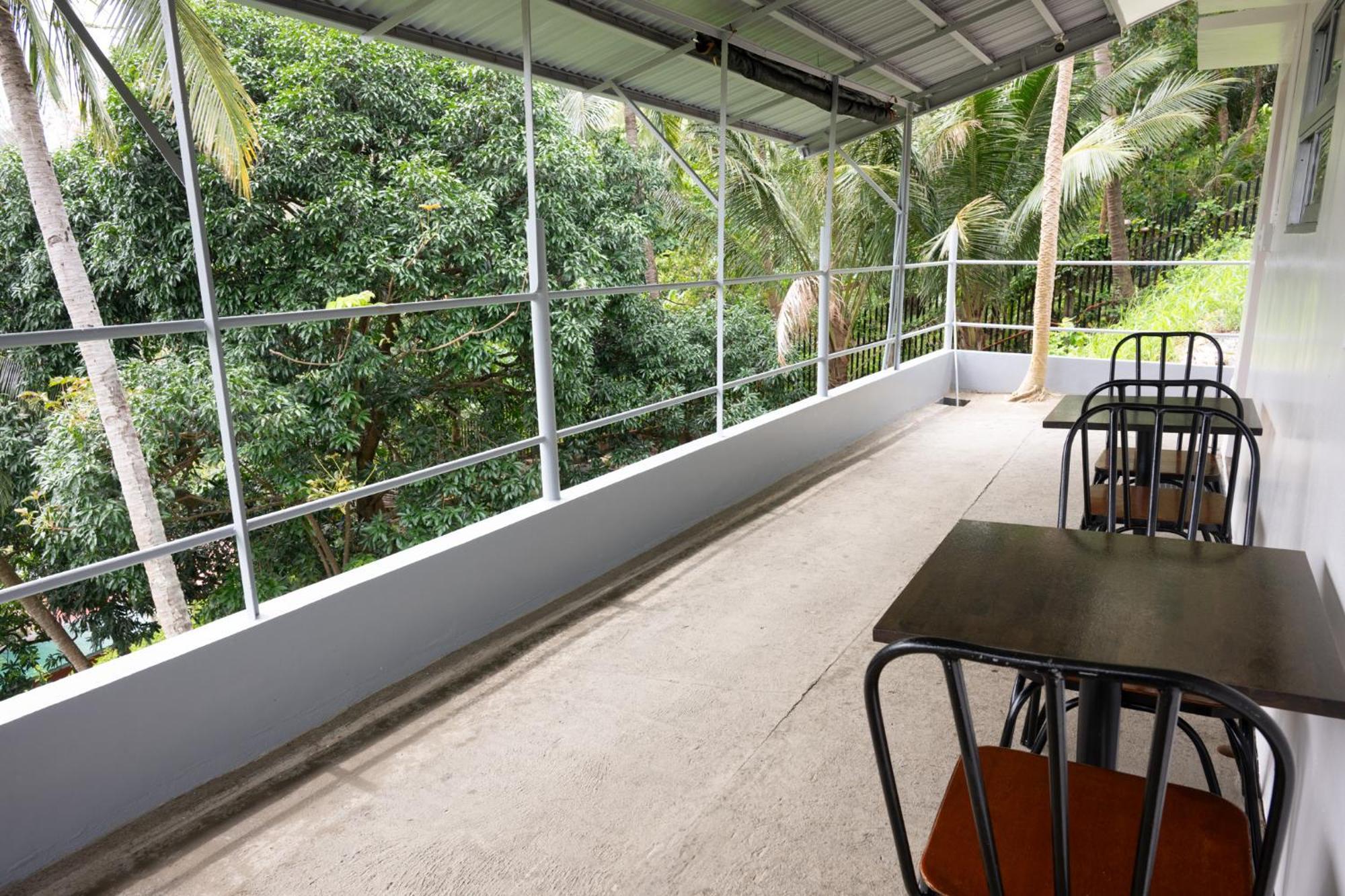 Av Suites Puerto Galera Bagian luar foto