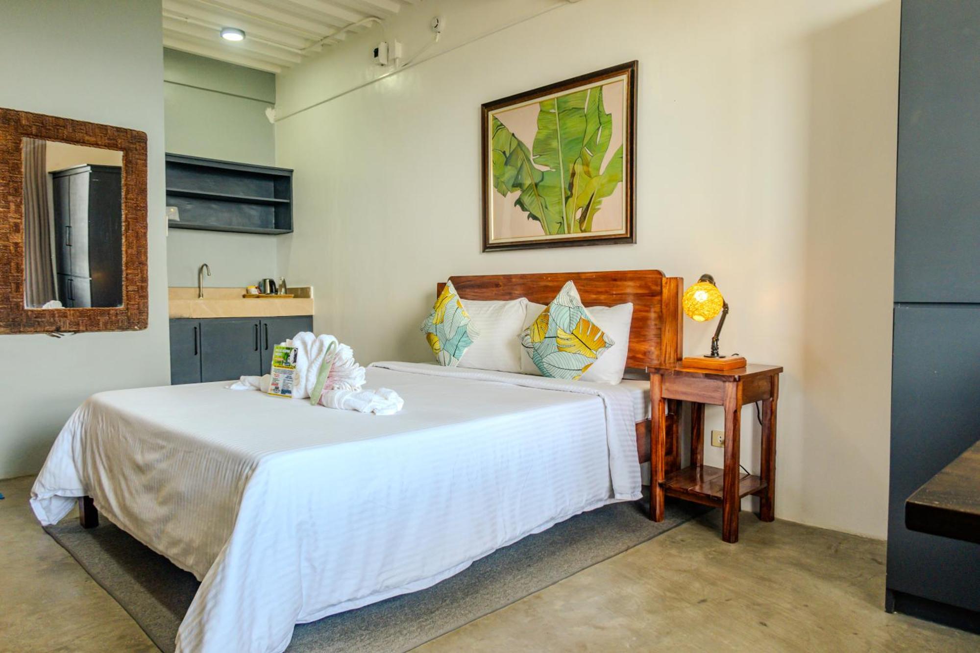 Av Suites Puerto Galera Bagian luar foto