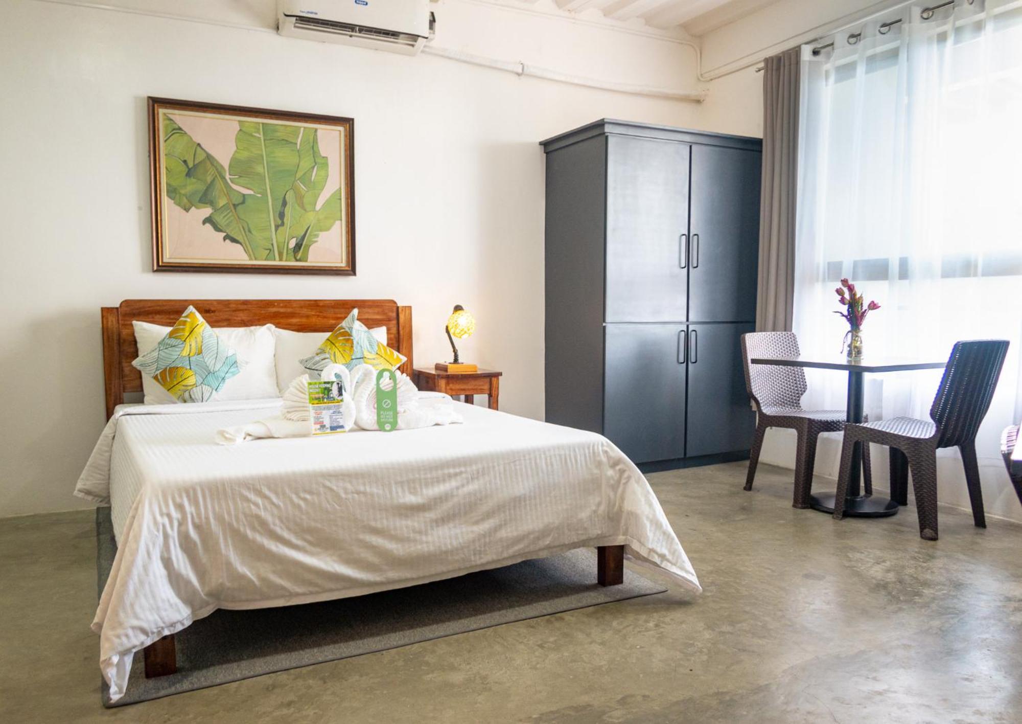Av Suites Puerto Galera Bagian luar foto