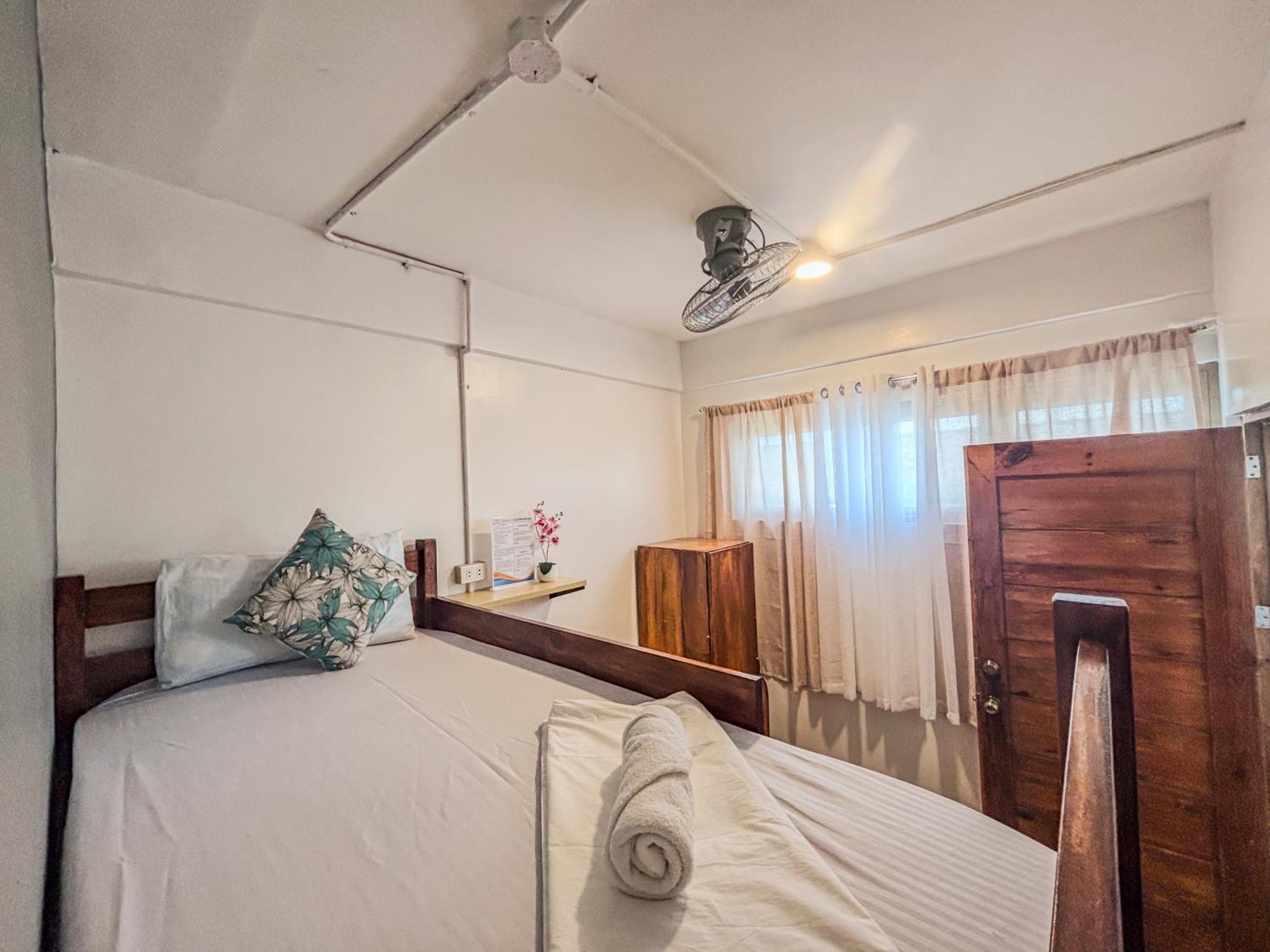 Av Suites Puerto Galera Bagian luar foto
